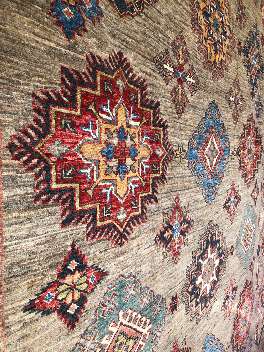 Very unique Esari handmade rug - Farsh-Heriz Rug Gallery