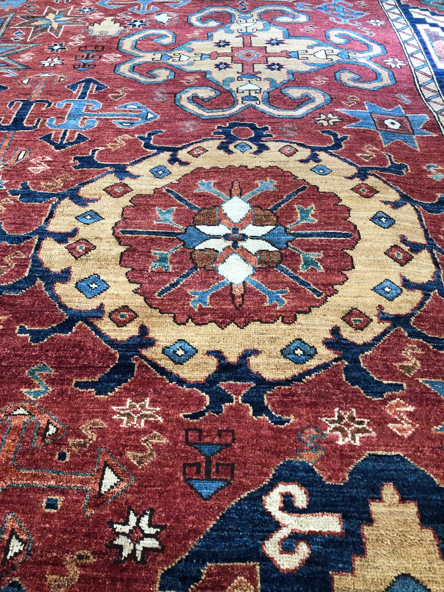 Beautiful Sultanabad all natural dyes - Farsh-Heriz Rug Gallery